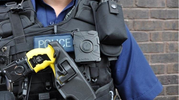 Police body cameras 'cut complaints against officers'